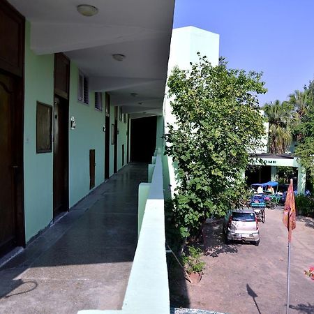 Hotel Bharatpur Ashok Buitenkant foto