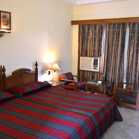 Hotel Bharatpur Ashok Buitenkant foto