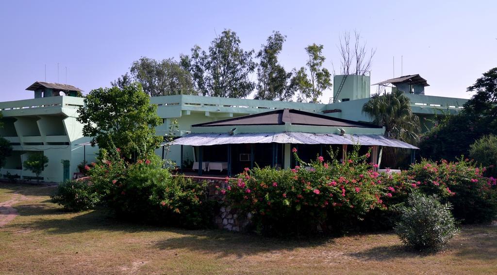 Hotel Bharatpur Ashok Buitenkant foto