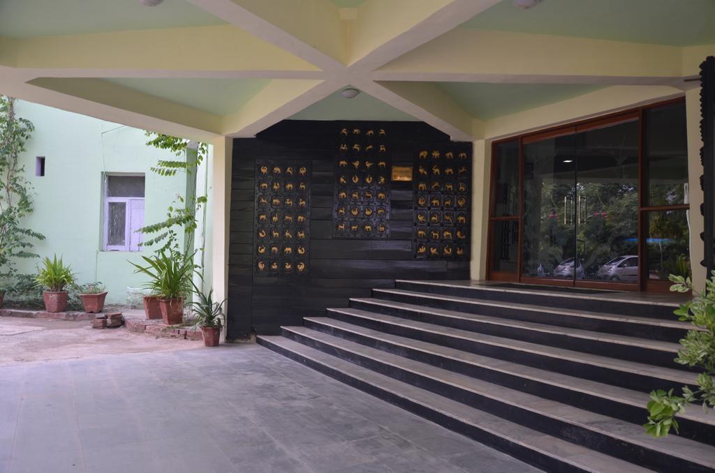 Hotel Bharatpur Ashok Buitenkant foto