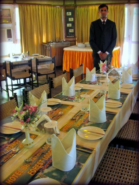 Hotel Bharatpur Ashok Buitenkant foto