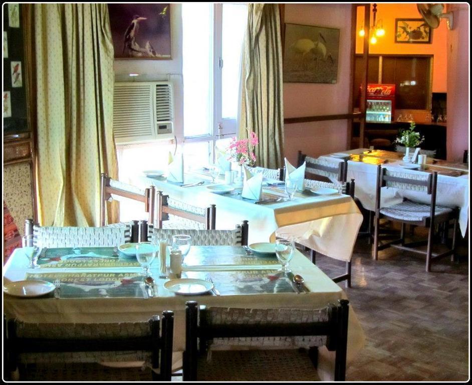Hotel Bharatpur Ashok Buitenkant foto