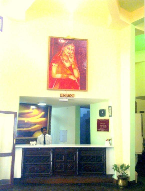 Hotel Bharatpur Ashok Buitenkant foto
