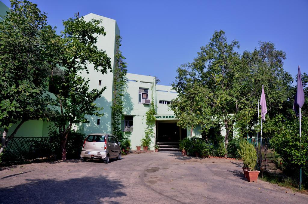 Hotel Bharatpur Ashok Buitenkant foto