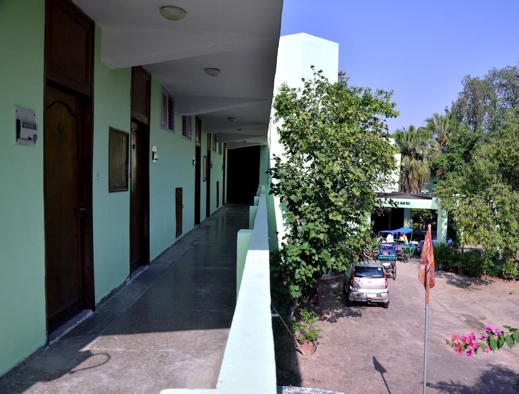 Hotel Bharatpur Ashok Buitenkant foto