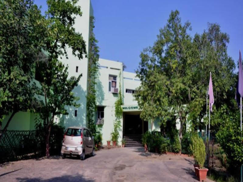 Hotel Bharatpur Ashok Buitenkant foto